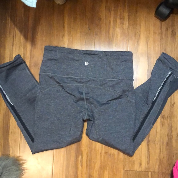 🍋 Gray LULULEMON 21” Crop - Picture 2 of 3